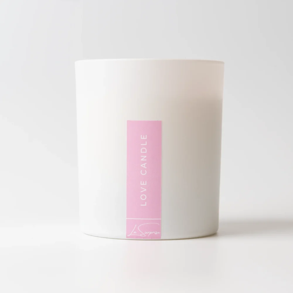 Hearts decorated scented candle