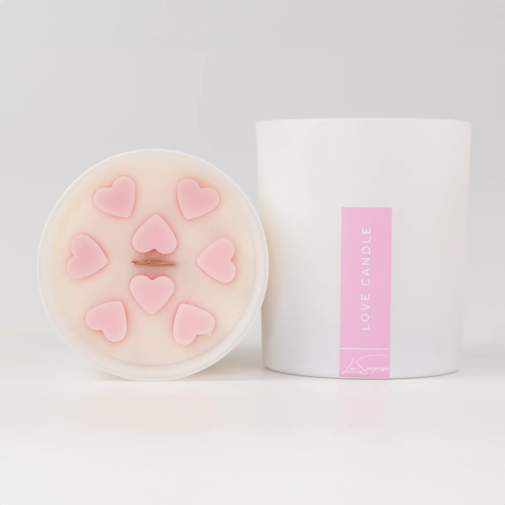 Hearts decorated scented candle
