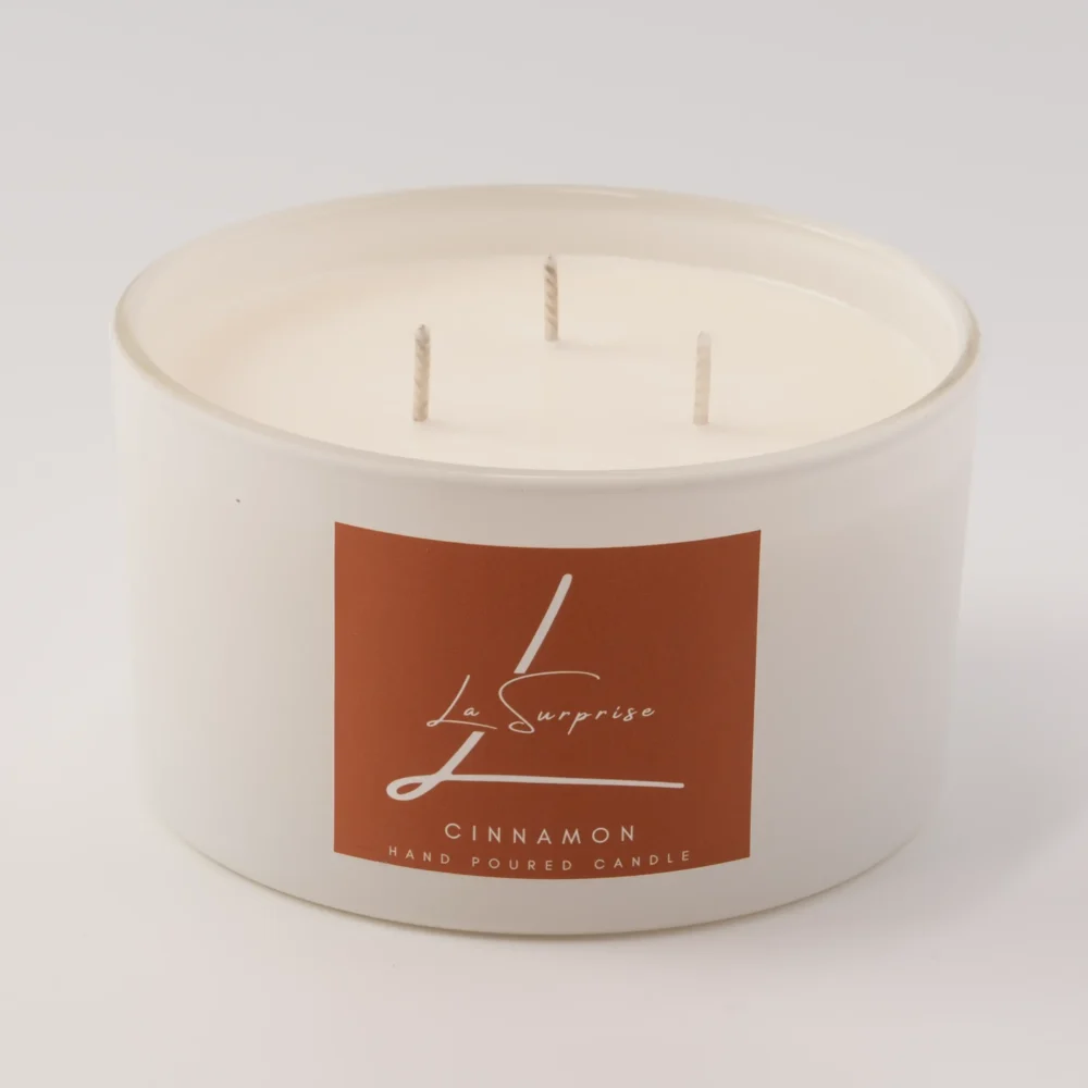 Cinnamon scented candle