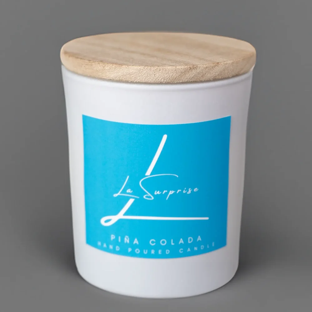 Piña colada scented candle