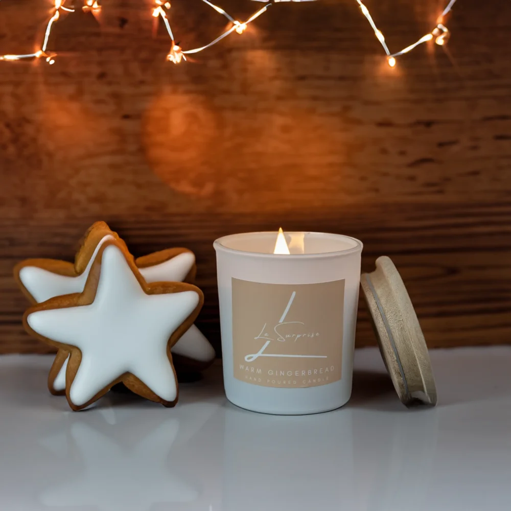 Warm gingerbread scented candle