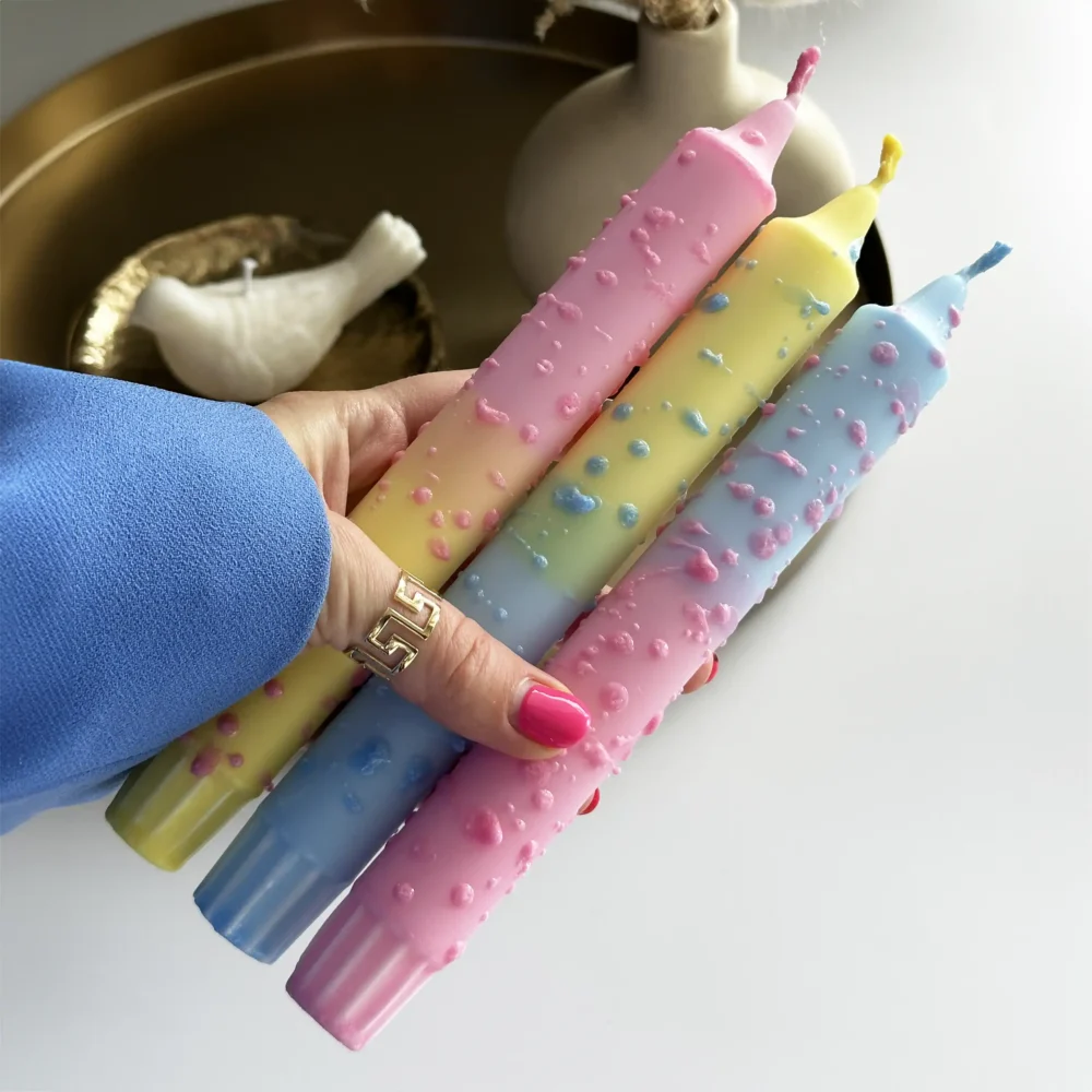 3 db-os oszlop díszített pasztell gyertyák